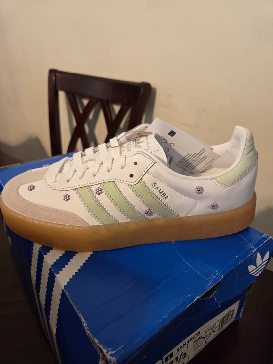 adidas Shoes - Womens Adidas Sambae size 7.5